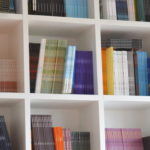 「中小出版会社」で働く女性「編集者」の仕事内容・給料レポート