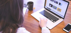 「出版社」の「事業推進課」で働く女性の仕事内容・給料レポート