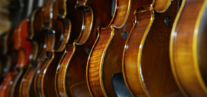 「楽器店」の「販売職」の仕事内容・給料レポート